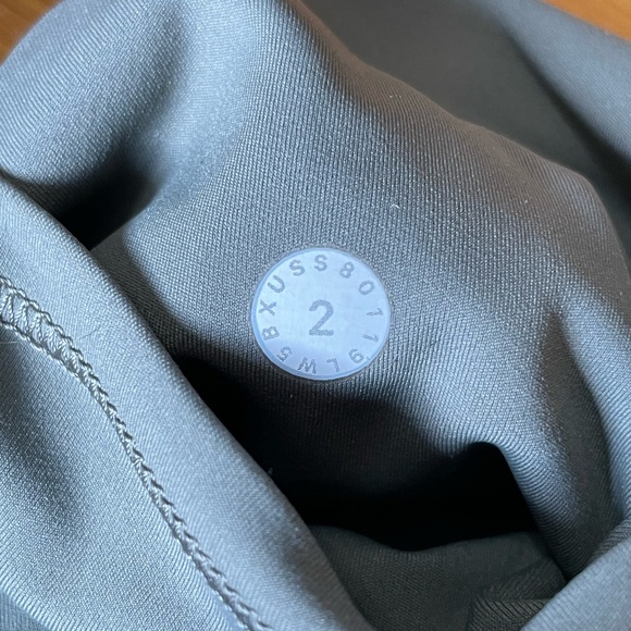 Lululemon Fast & Free Full Length Tight Non-Reflective 28"
Grey Sage size 2 EUC - Picture 9 of 11
